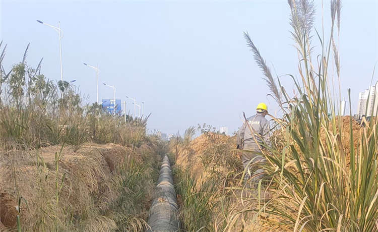 鋼材場(chǎng)槽鋼批發(fā)，Q235B角鋼價(jià)格，2220螺旋管，377螺旋焊管