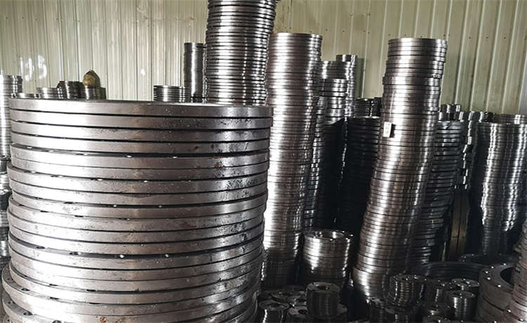 700 鋼材場(chǎng)螺旋焊管，河源H型鋼，1820mm螺旋鋼管，1000鎖扣螺旋管